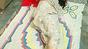 Hot Indian Sexy Bhabhi Ko Ungli Karte Hue Dekh Uski Pyass Mita Di Hindi Audio