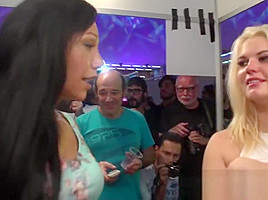 Hot Lesbians put on a PUBLIC Show