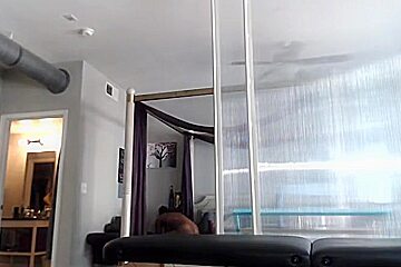 Hot ass black diva dances and shakes her salacious booty