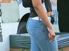 Hot babes in tight jeans and cameltoe street candid
