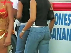 Hot babes in tight jeans and cameltoe street candid