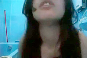 Huge Boobs In Amateur Hot Kanpur Babe Seduces In The Bathroom