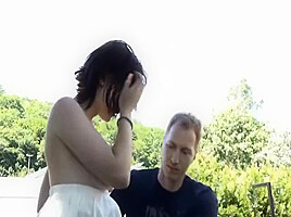 Il doit preter sa copine a Step son vieil oncle