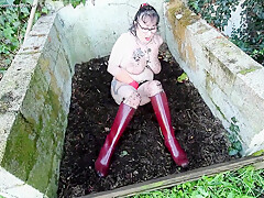In Manure With Rubber Boots & Gloves Pt2 - MaryBitch