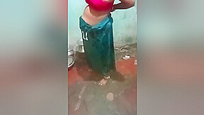 Indian Aunty Boobs Show