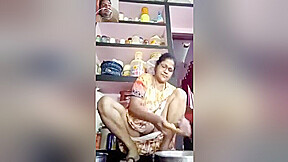 Indian Aunty Pussy Flash While Taking With Lover On Video Call