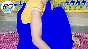Indian Desi Village Ki Nayi Naveli Bhabhi Ne Dikhai Apne Chut Chudai Bullu Saree Show Finger