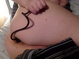Inflatable butt plug in bbw whores ass