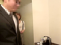 ショートヘアの激エロJDがチンポ欲しさに自ら腰振りアクメ