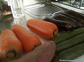 Japanese Babe insert Carrot on her hairy pussy masturbating