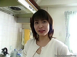 Japanese Babe insert Carrot on her hairy pussy masturbating
