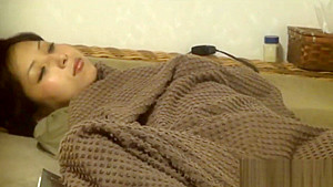 Japanese slut rubs vagina