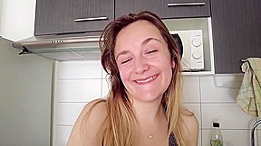 Je suis sa petite chienne sexuelle