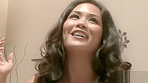 Jessica Bangkok gets a nice facial