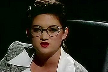 Julie Ashton reçoit Team-Fucked