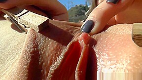 Kinky Beauty Shows Pussy