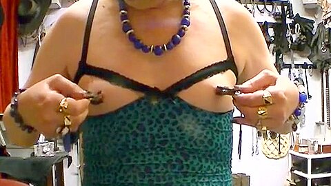 Kinky Iris Very Painfull Lifting Kilo On Nippels