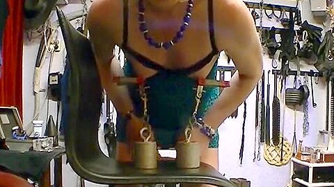 Kinky Iris Very Painfull Lifting Kilo On Nippels