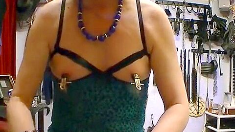 Kinky Iris Very Painfull Lifting Kilo On Nippels