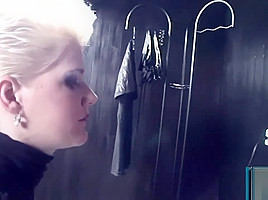 Kinky slut enjoys pleasuring meat poles
