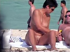 Kinky takes a sexy trip to the nudist beach