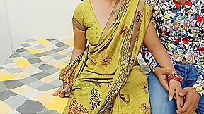 Komal Malik Raha Hai Sayad Jaldi Kapde Pahne Bhago