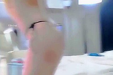 Korean BJ Neat oils her sexy body