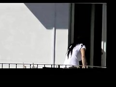 La vecina en tanga