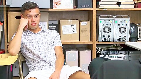 Latino theft detained by a Lost Prevention officer