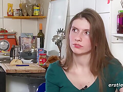 Leidenschaftliche Deutsche Spielt Mit Ihrer Muschi
