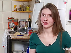 Leidenschaftliche Deutsche Spielt Mit Ihrer Muschi