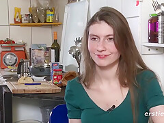 Leidenschaftliche Deutsche Spielt Mit Ihrer Muschi
