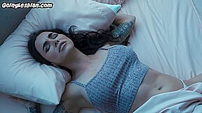 Lez babe seduces scissoring lesbian b4 fingering hard