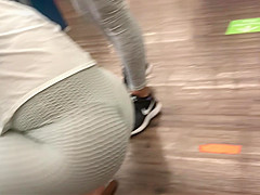 MILF Candid Monster Ass Spandex Supermarket