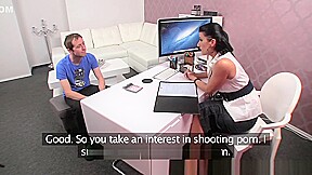 MILF left unsatisfied with casting and wants camerman's cum