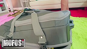 MOFOS - Dont Break Me - Stevie Grey - Packing Light