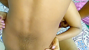 Maa Ko Fingering Karte Pakde Fir Bete Ne Chod Diya Palang Pe