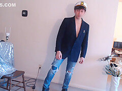 Maolo Mega Ripped Tight Buns Hunk Exposes Cock & Jerks!