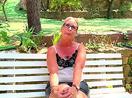 Marie, 35, beautician in Avignon!