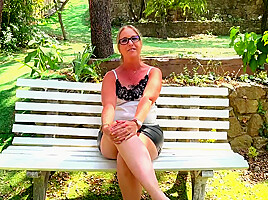 Marie, 35, beautician in Avignon!