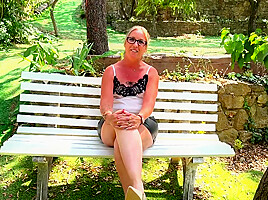 Marie, 35, beautician in Avignon!