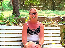 Marie, 35, beautician in Avignon!