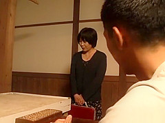 Mature Asian amateur gives amazing head to her guy