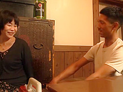 Mature Asian amateur gives amazing head to her guy