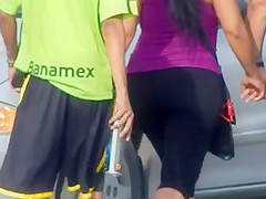 Mature Ass 25 (leggins transparentes)