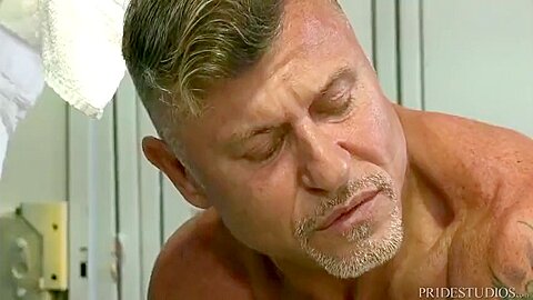 Menover30 Step daddy Gets Ass Fucked at the Gym