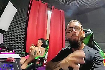 Mentre Mangio Luva Ne Approfitta E Mi Scopa A Pecora (sborrata In Bocca Finale)