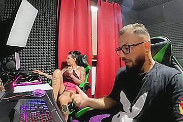 Mentre Mangio Luva Ne Approfitta E Mi Scopa A Pecora (sborrata In Bocca Finale)