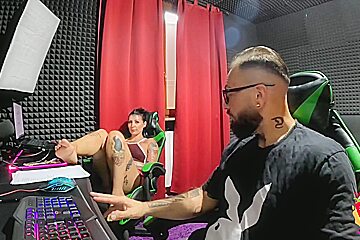 Mentre Mangio Luva Ne Approfitta E Mi Scopa A Pecora (sborrata In Bocca Finale)