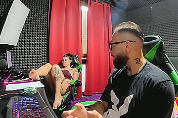 Mentre Mangio Luva Ne Approfitta E Mi Scopa A Pecora (sborrata In Bocca Finale)